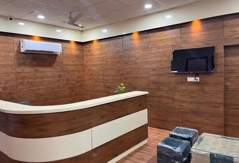 فندق Arya Inn