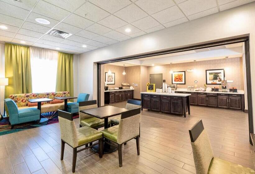 فندق Flag Point Inn And Suites Pratt By Fairbridge