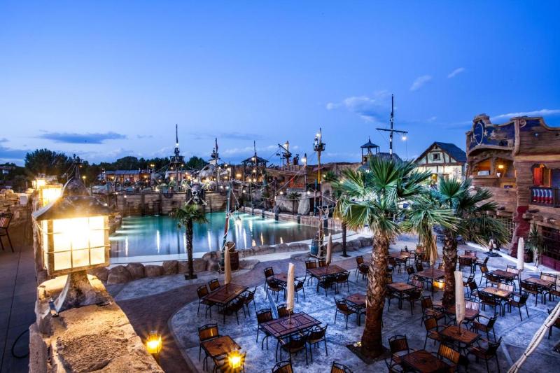 Отель Hôtel Pirates World