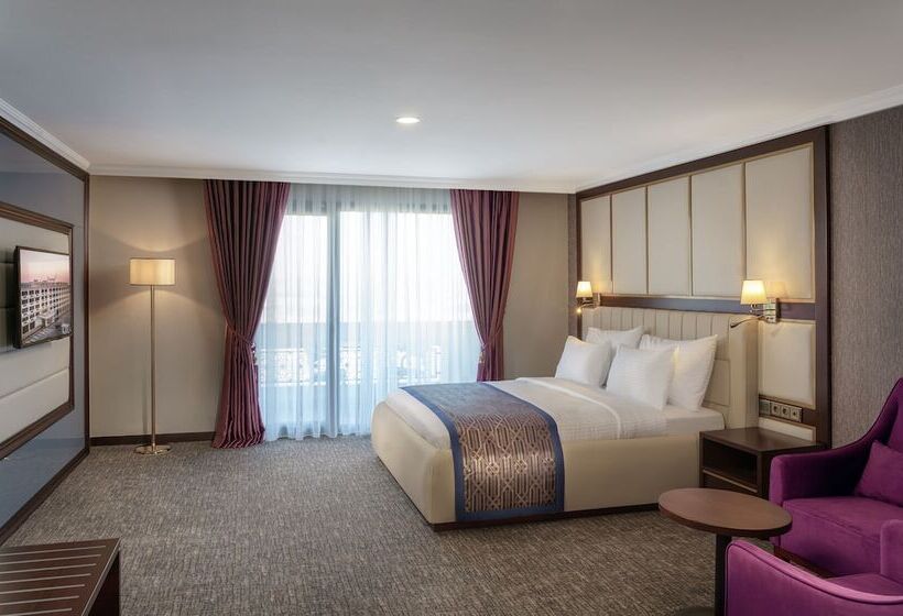 هتل Ramada Plaza By Wyndham Silivri