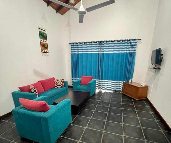 בית מלון כפרי Reef Bungalow