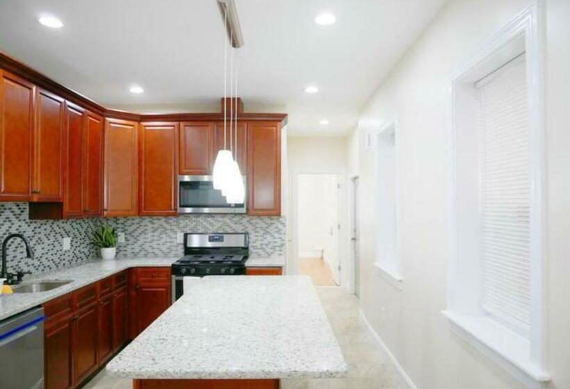 بنسيون Newly Renovated Guest Rooms Near Transportation