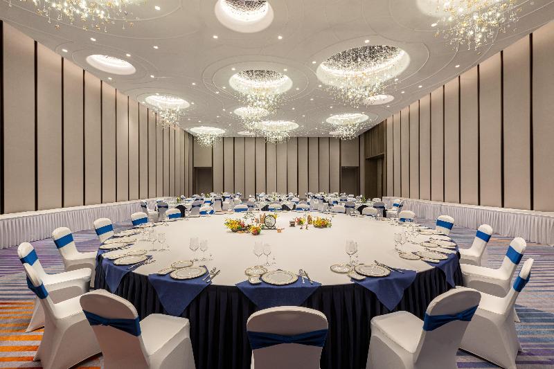 Отель Crowne Plaza Ya An