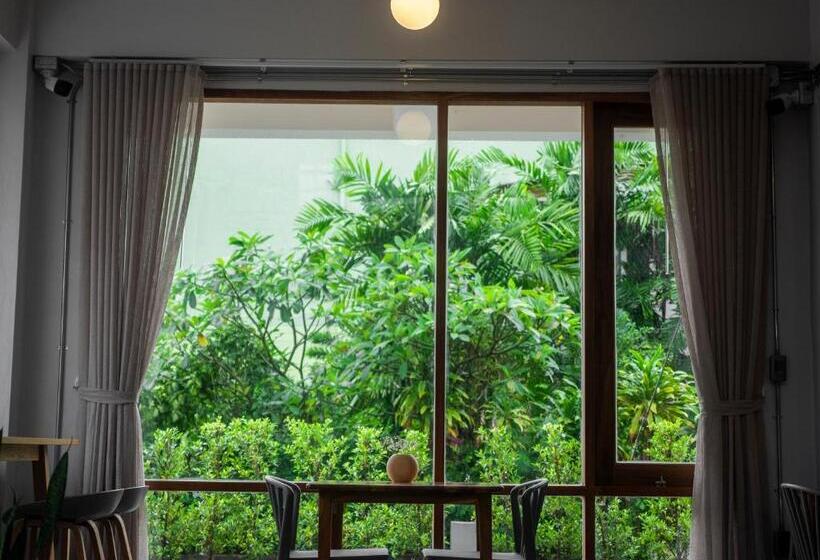 هتل Moonlight Cafe And