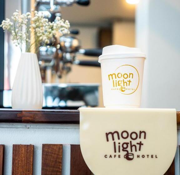 هتل Moonlight Cafe And
