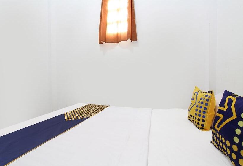 فندق Spot On 91935 Hellena Guesthouse