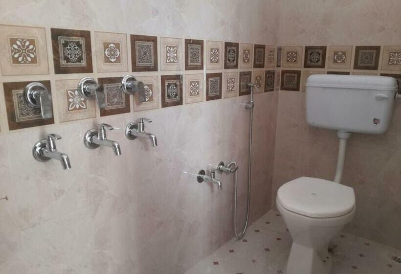 Пансион Karmaa Plaza Inn