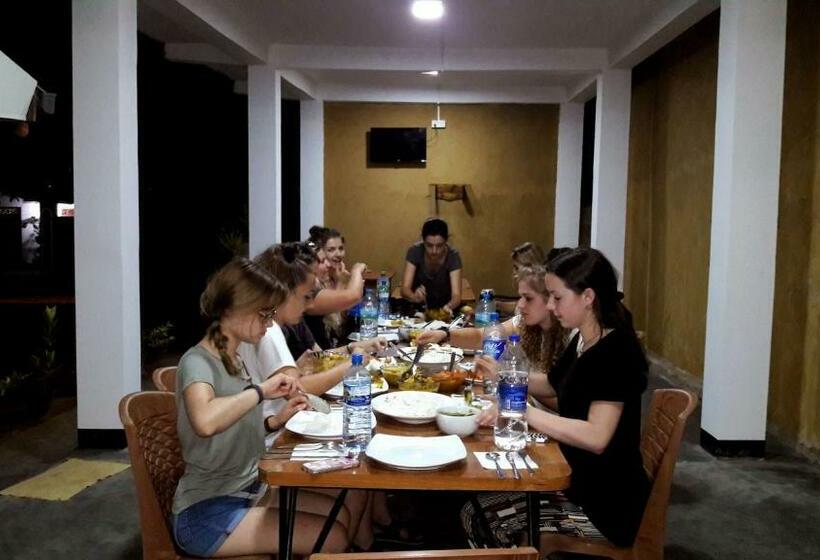 Пансион Vicky Point Group Safari Lodge