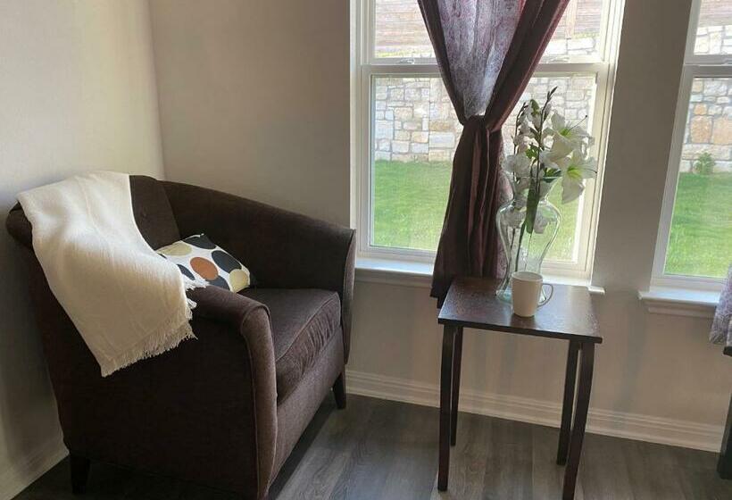 Общежитие King Bed Suite