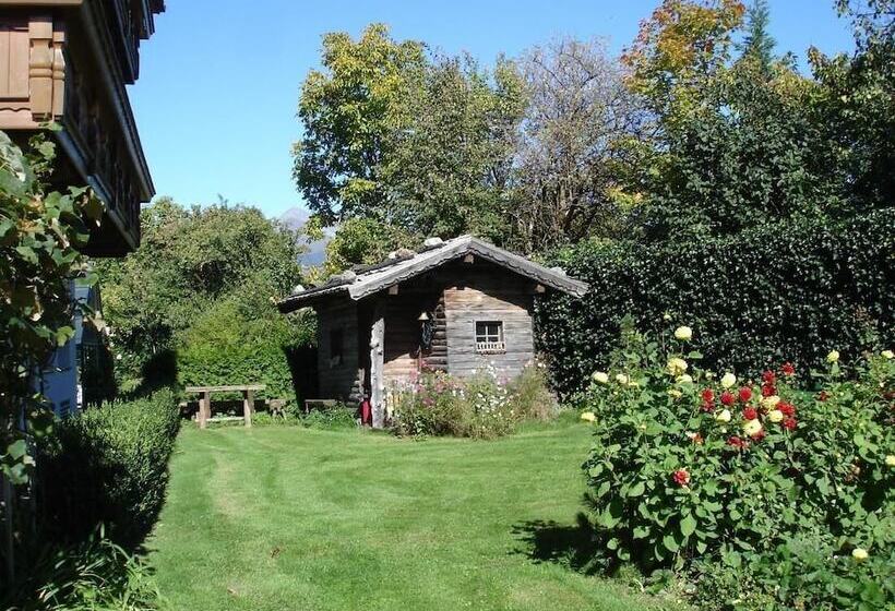 Bed and Breakfast Beautiful Residence Klementhof With Garden And A Seasonal Outdoor Pool