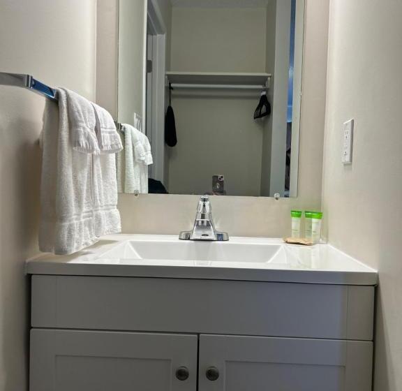 فندق Anavada Inn & Suites   Grande Prairie