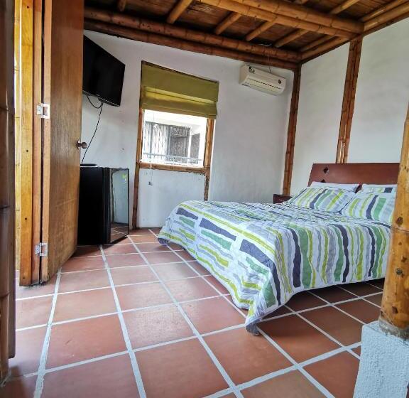 تختخواب و صبحانه Casa Frasser