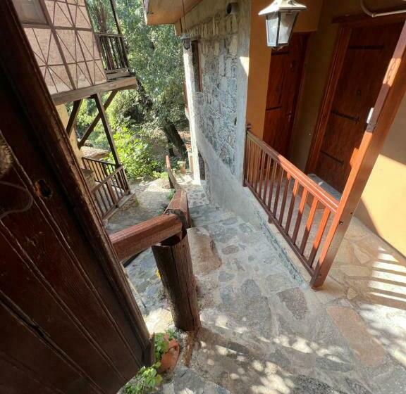 تختخواب و صبحانه Galinicafe22 Suites