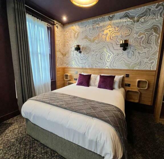 Отель Lough Rooms At The Artisan