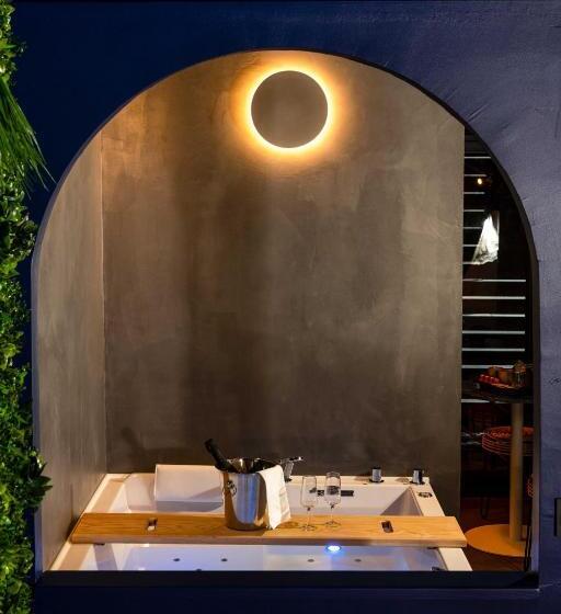 Отель Minamina, Chambre Avec Jacuzzi Privatif