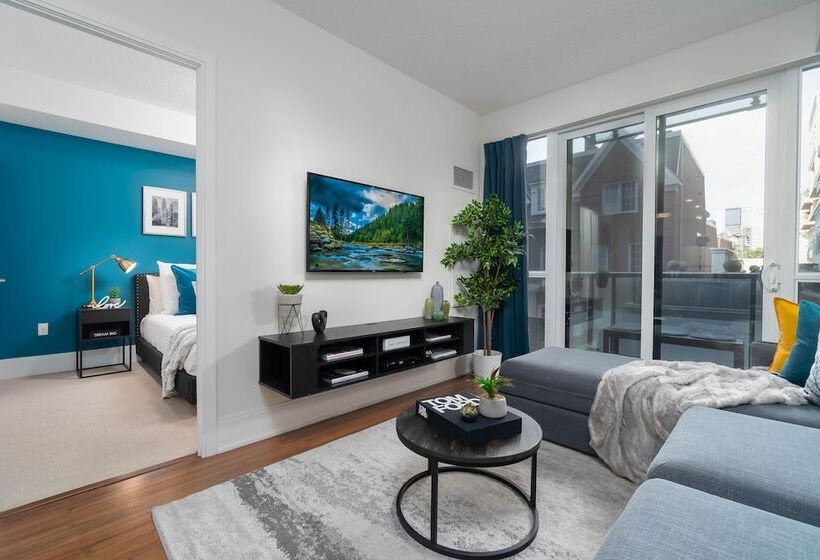 فندق Peter St   Downtown Suite With Balcony