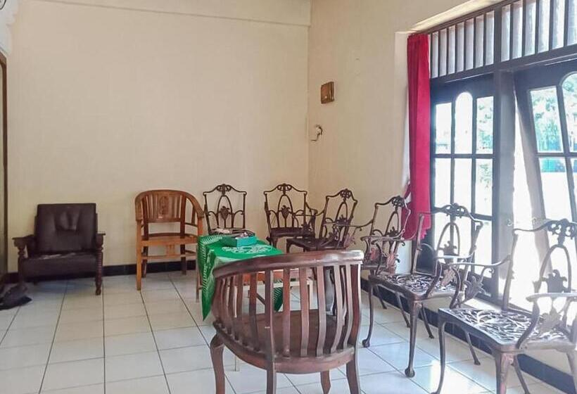 Reddoorz Syariah @ Hotel Sidomulyo Pacitan