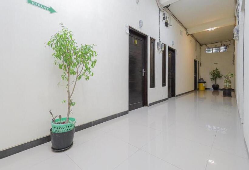 هتل Reddoorz Syariah Near Universitas Jember