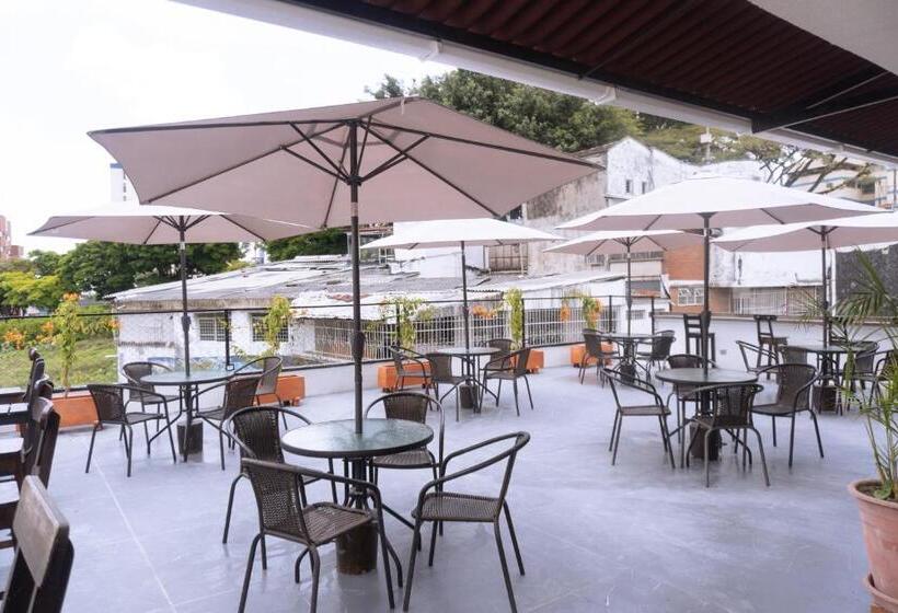 هتل Tuki Hostel & Lounge