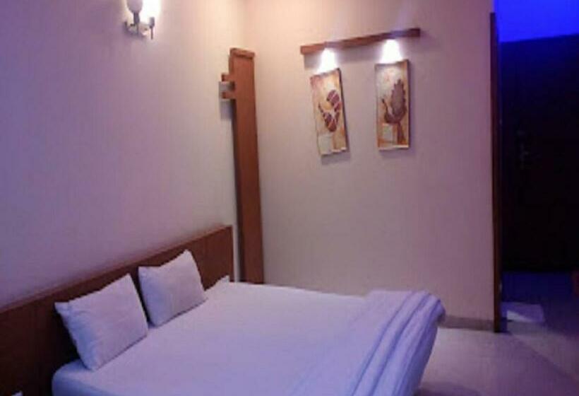 Отель Uma Club & Resort, Khajuraho