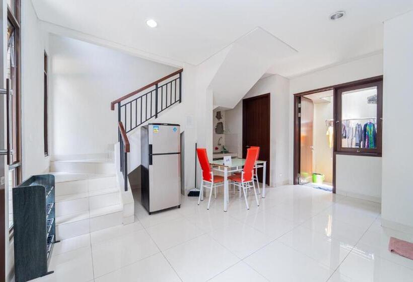 فندق صغير Apik Kamila Bsd