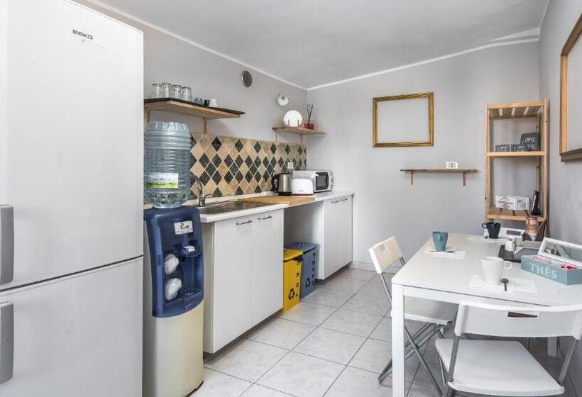 تختخواب و صبحانه Travelershome Ciampino 170 Station Street