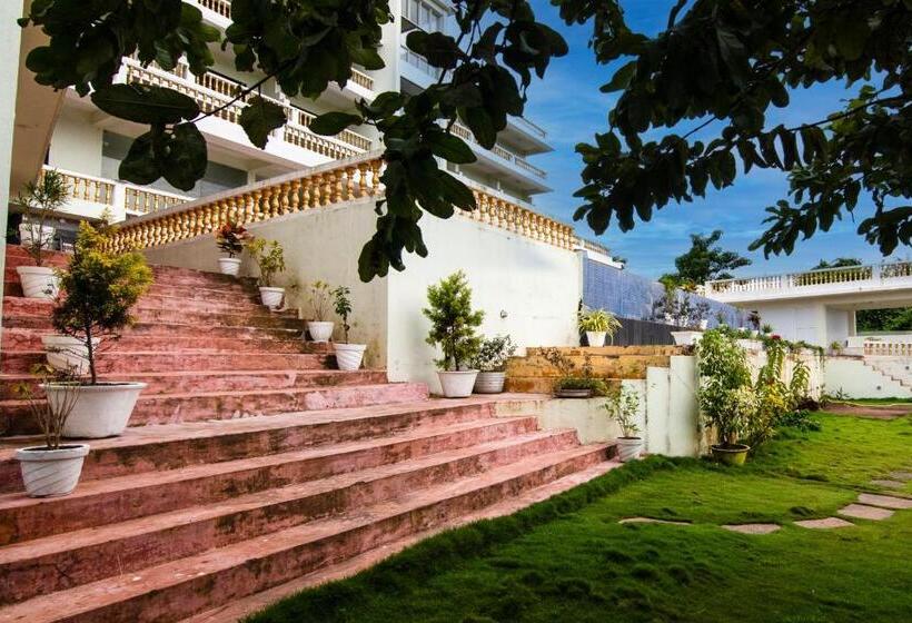 فندق Capital O The Great Ocean View