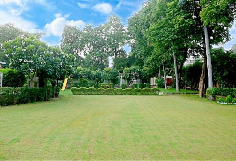 فندق Goa Country Club