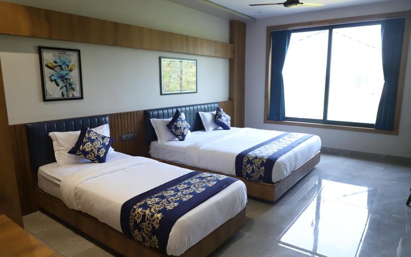 Отель Maple Tree Inn