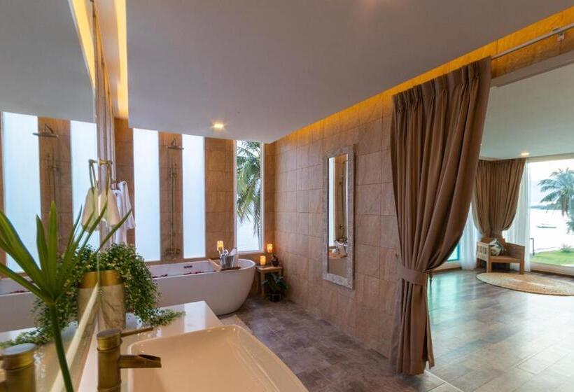 هتل Vannee Golden Sands Beachfront Resort