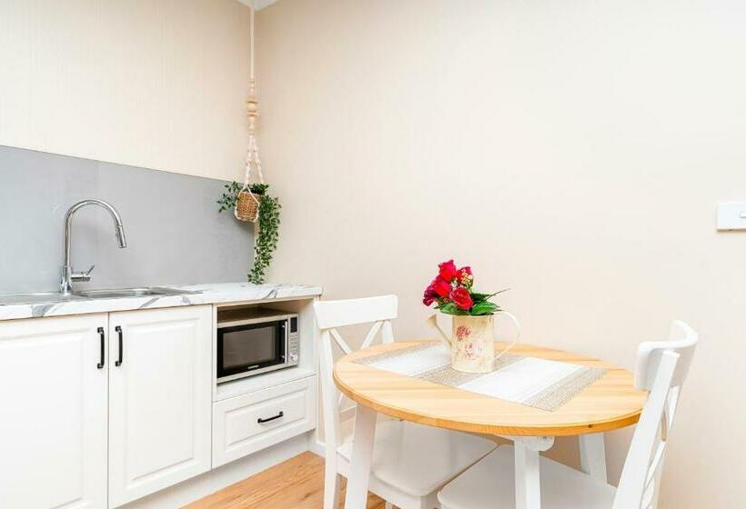 پانسیون Central Guest Studio With Secure Parking!
