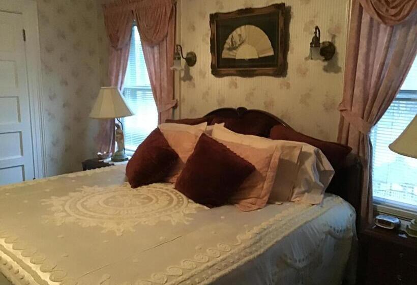 ベッドアンドブレックファースト Brookview Manor Inn