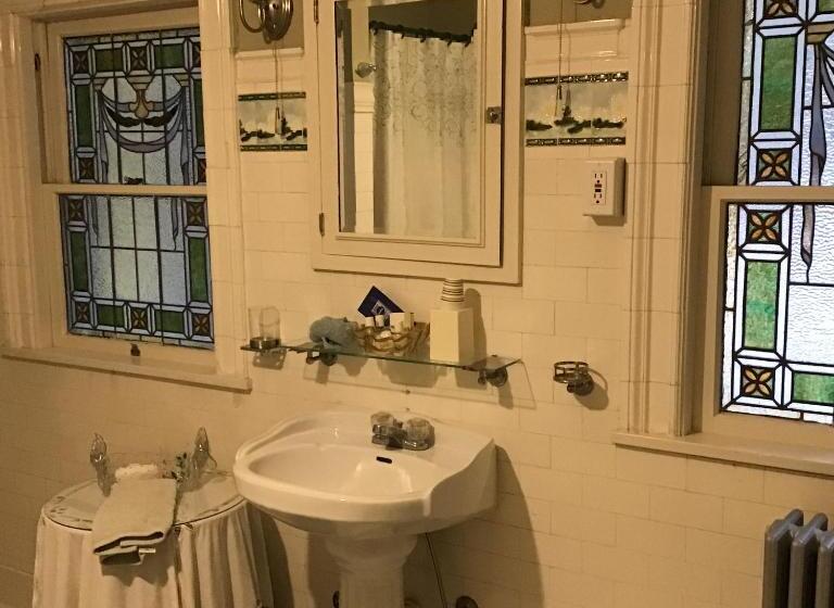 ベッドアンドブレックファースト Brookview Manor Inn
