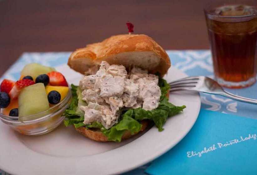 مبيت وإفطار Elizabeth Pointe Lodge