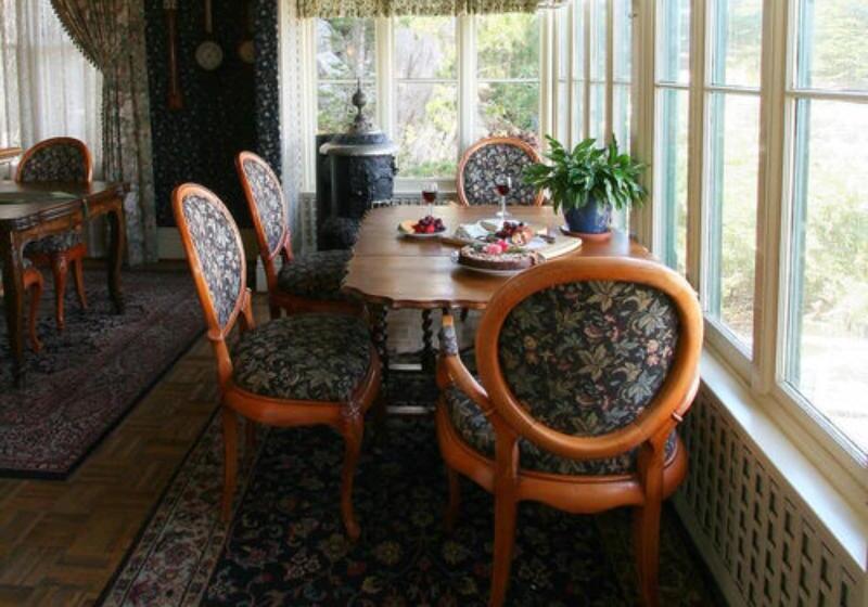 تختخواب و صبحانه Green Gables Inn, A Four Sisters Inn