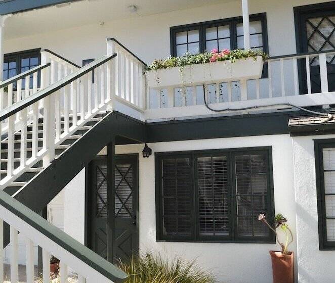 تختخواب و صبحانه Green Gables Inn, A Four Sisters Inn