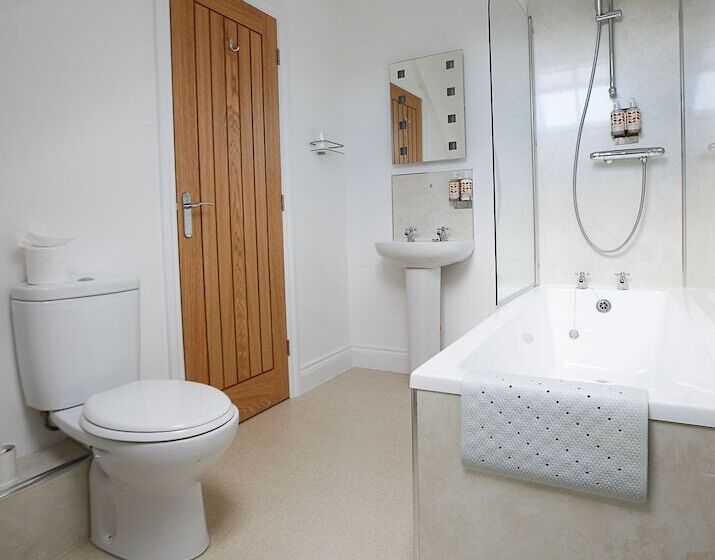 ベッドアンドブレックファースト Hadrian Hotel   Inn