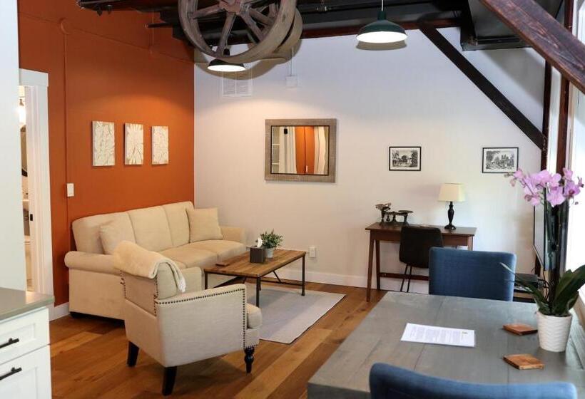 민박 Old Mill Inn