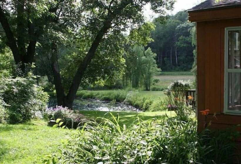 تختخواب و صبحانه Rainbow Ridge Farms