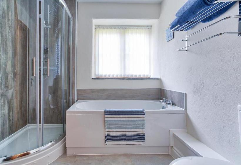 צימר Tregolls Farm Bed&Breakfast