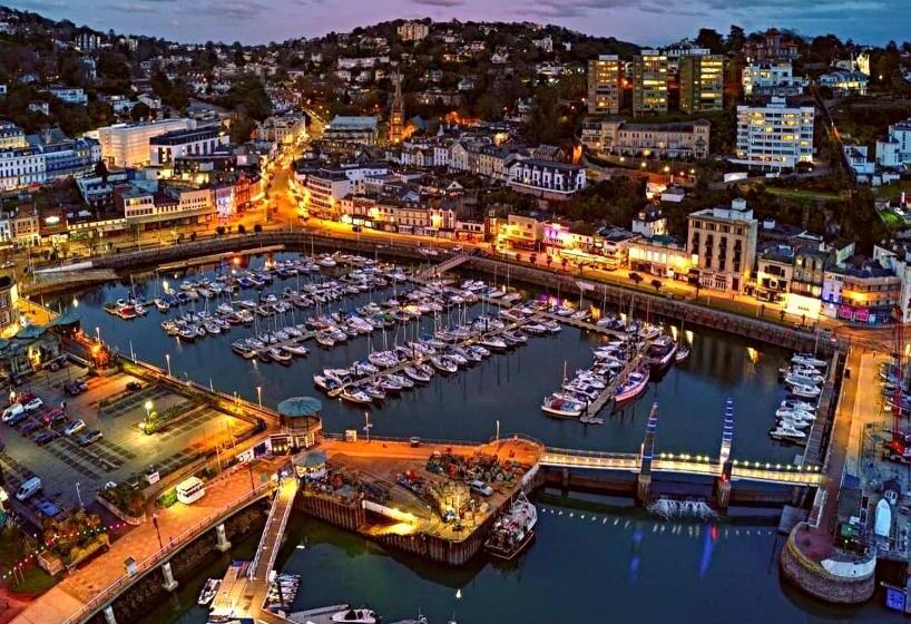 مبيت وإفطار Yardley Manor