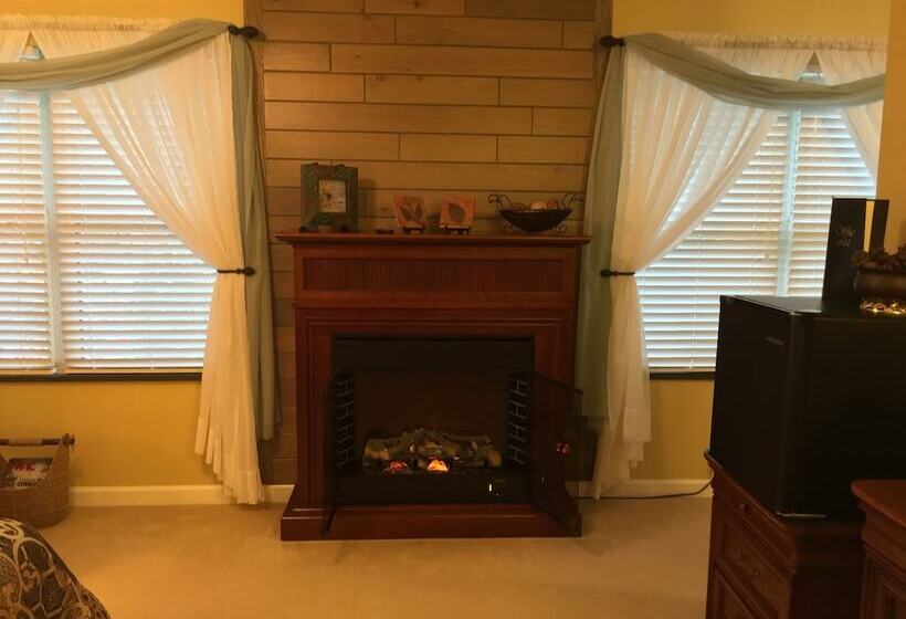 Brookside Mountain Mist Inn B&b