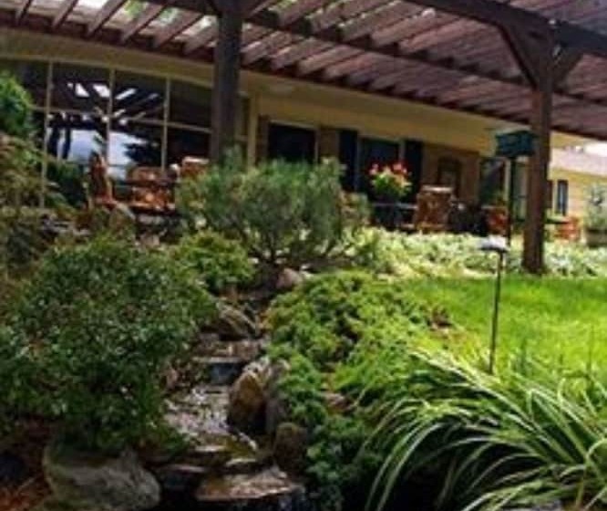 Brookside Mountain Mist Inn B&b