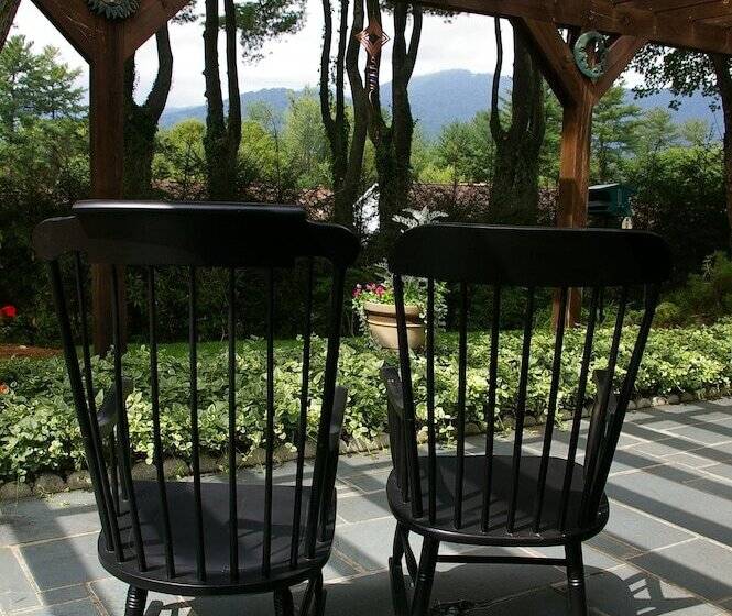 Brookside Mountain Mist Inn B&b