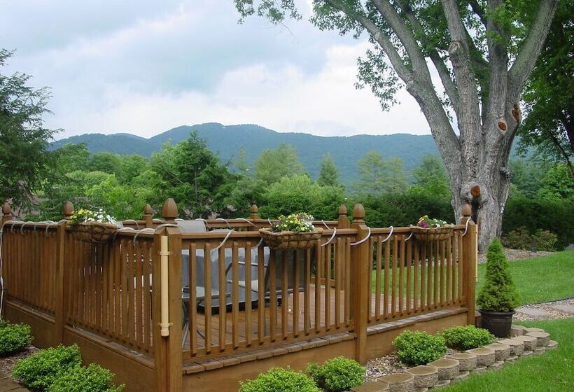 Brookside Mountain Mist Inn B&b