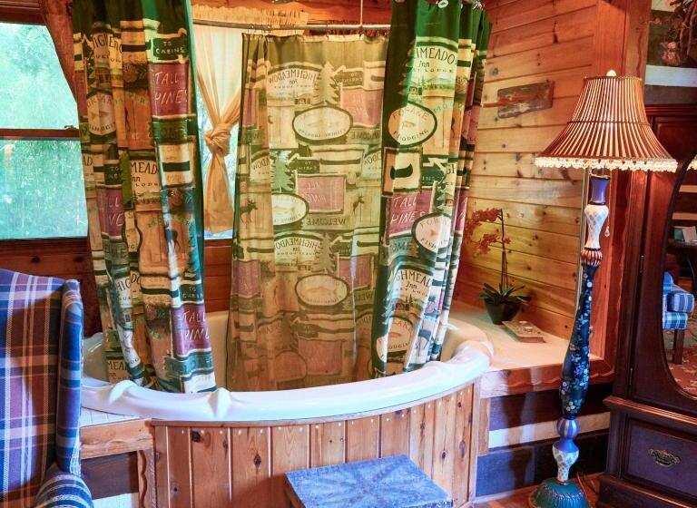 Creekwalk Inn Bed And Breakfast With Cabins