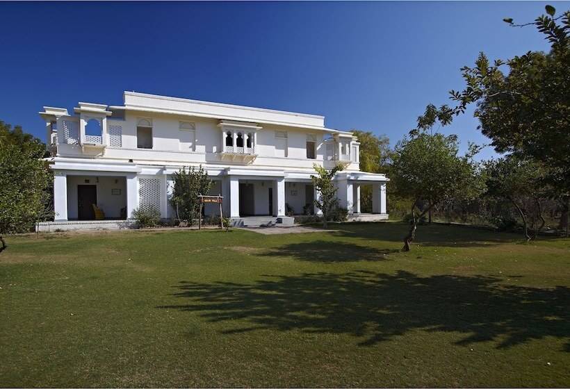 فندق Dhawala Resort By Aamod