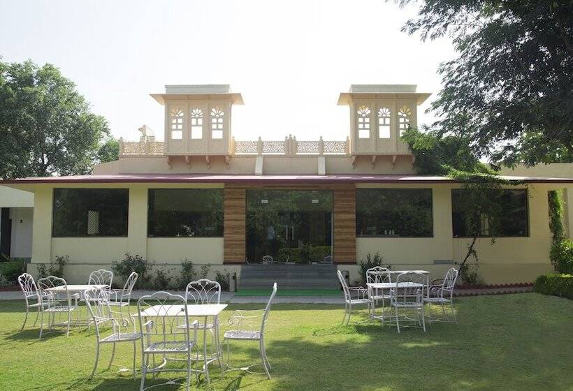 فندق Dhawala Resort By Aamod