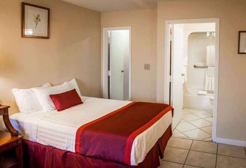 فندق Days Inn & Suites By Wyndham Lake Okeechobee