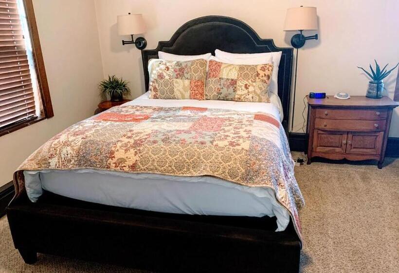 בית מלון כפרי Iowa House Historic Inn